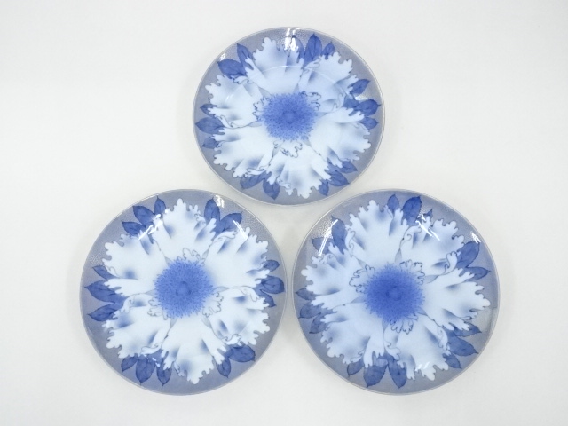 OLD FUKAGAWA / SOMETSUKE PLATE SE OF 3 JAPANESE BLUE & WHITE PORCELAIN 